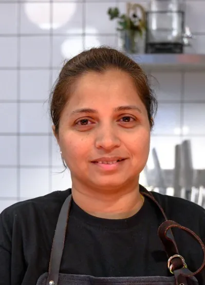 Porträtt av Manisha, North Indian-kock